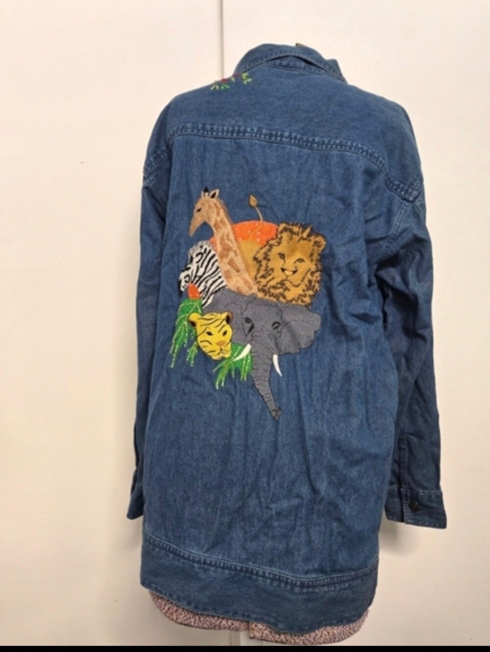 Vintage The Quacker Factory Embroidered Denim Button-Up Top Artsy Safari Motif - Picture 2 of 7